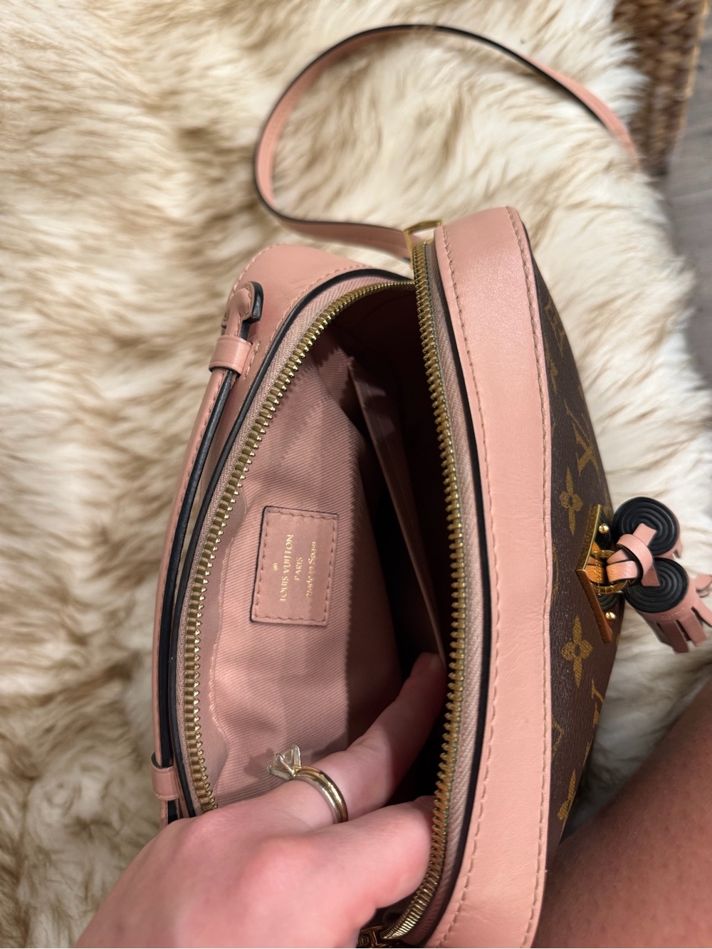 ✨ Louis Vuitton Saintonge Monogram Crossbody Bag – Rose Ballerine / Pink Trim ✨ - Picture 10 of 11